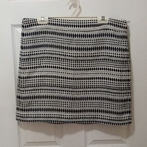 Ann Taylor Loft White and Black short skirt size 14